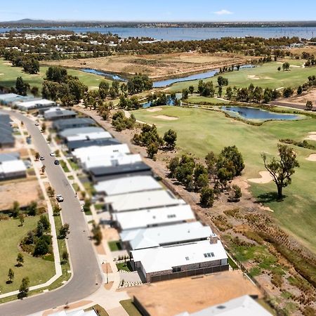 Golf Fronted Getaway Silverwoods Villa Yarrawonga Exterior photo