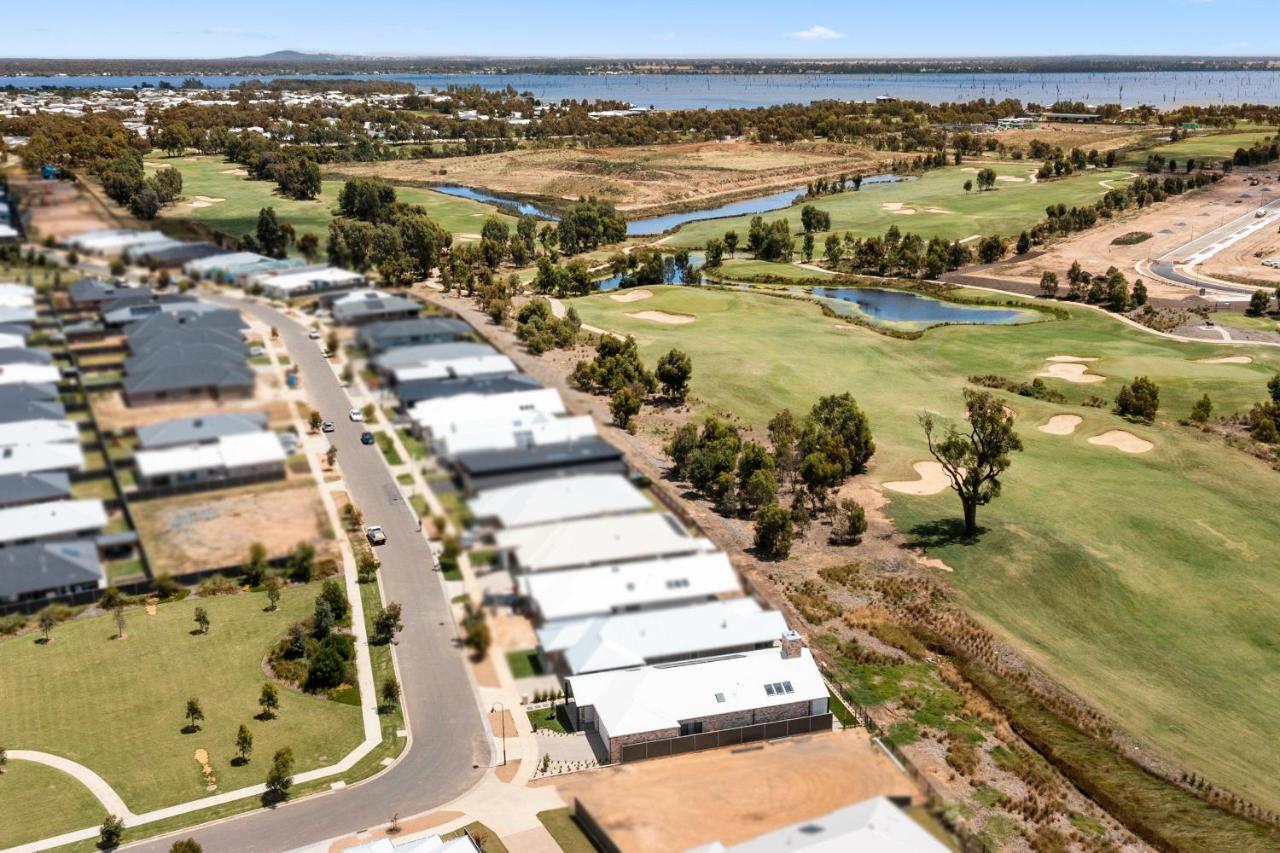 Golf Fronted Getaway Silverwoods Villa Yarrawonga Exterior photo