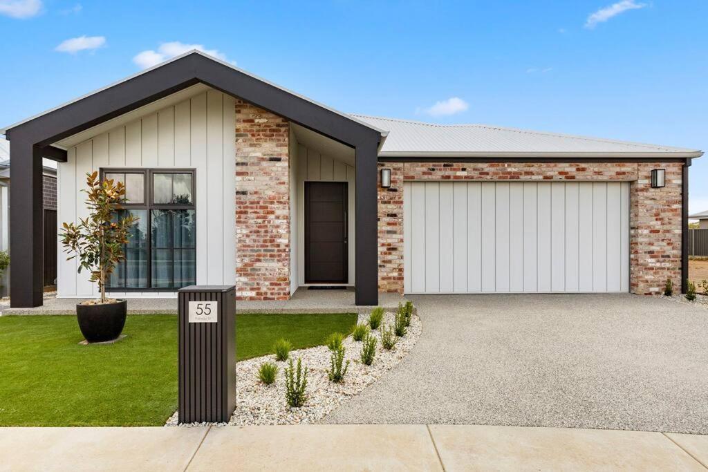 Golf Fronted Getaway Silverwoods Villa Yarrawonga Exterior photo